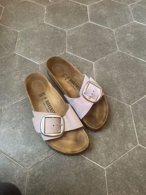 Birkenstock Single Buckle Slide Sandals in Pale Pink Suede